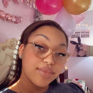 Meet your Posher, Amaris